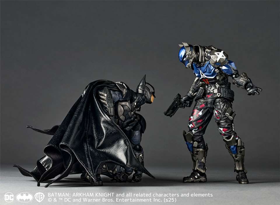 Batman: Arkham Knight Amazing Yamaguchi Revoltech Arkham Knight (Ver. 1.5)