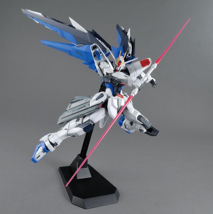 Mobile Suit Gundam SEED MG Freedom Gundam 2.0 1/100 Scale Model Kit (Reissue)