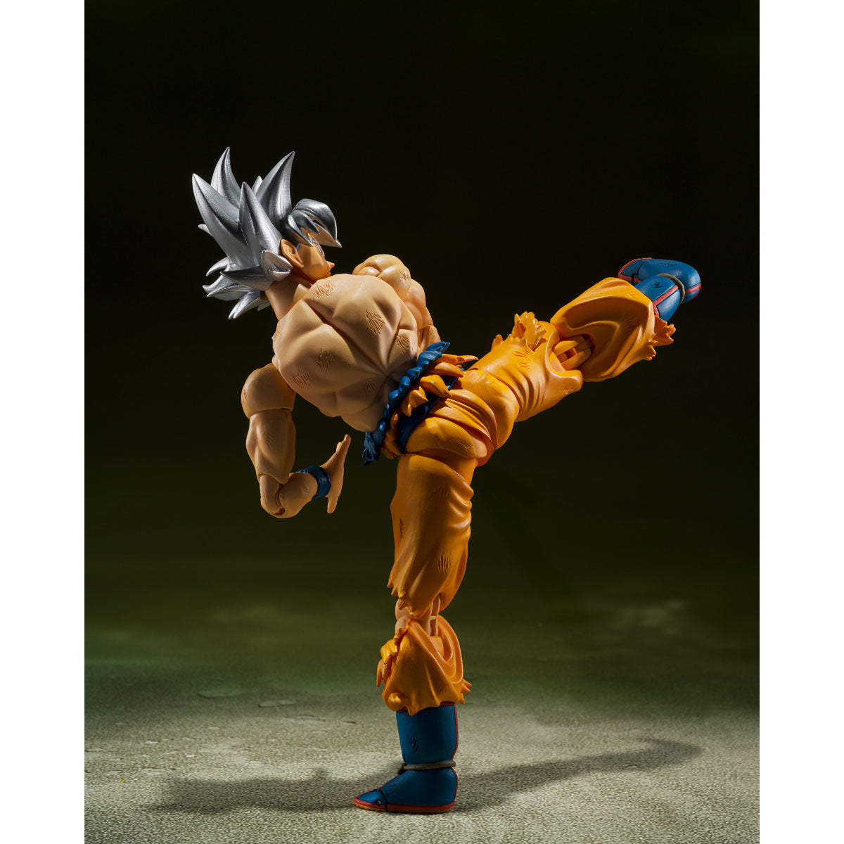 Dragon Ball Super S.H.Figuarts Goku Ultra Instinct - Toyotarou Edition w/ Figupedia Book