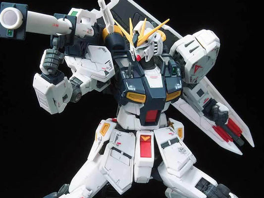 Mobile Suit Gundam: Char's Counterattack RG#32 Nu Gundam 1/144 Scale Model Kit