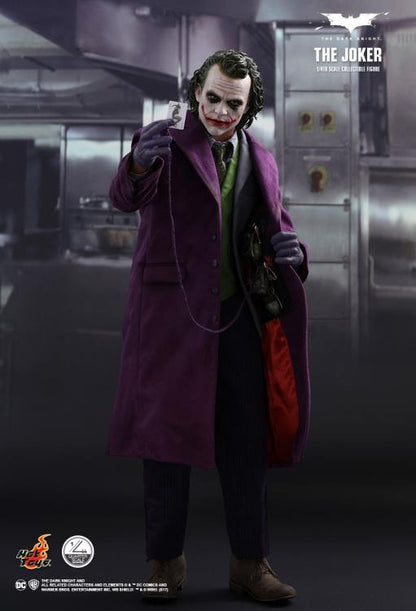 The Dark Knight QS010 The Joker 1/4th Scale Collectible Figure